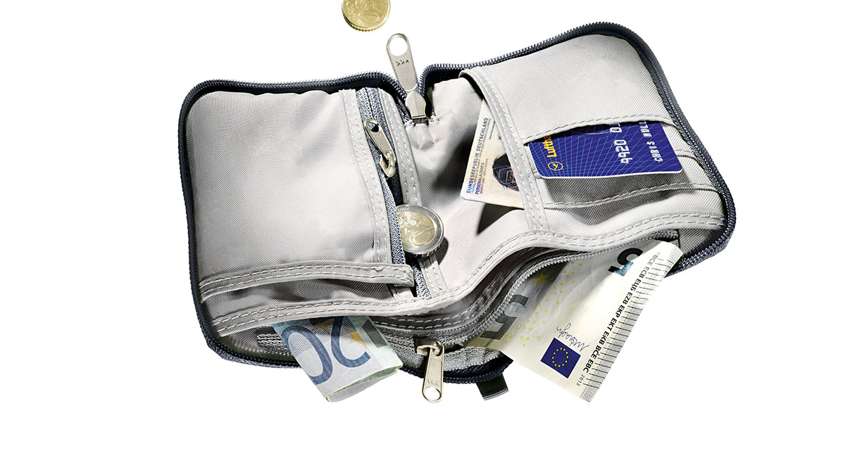 Portfel zamykany na zamek Deuter Wallet Zip - kolor: black (czarny)